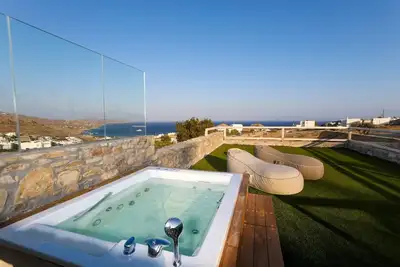Image de Sophisticated Mykonos Apartment | Apartment Amorino | Terrace with Private Hot Tub | Outdoor Dining Area | Kalafatis