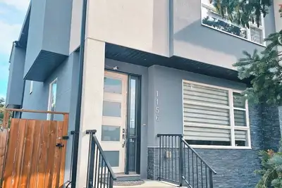 Image de Beautiful basement Suite keyless Separate entrance