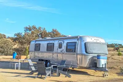 Image de David Bowie Trailer - Bowie Themed Vintage Trailer