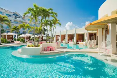 Image de Three Bedroom | Family Stay at Long Bay Beach | Resort w/ Multiple Pools