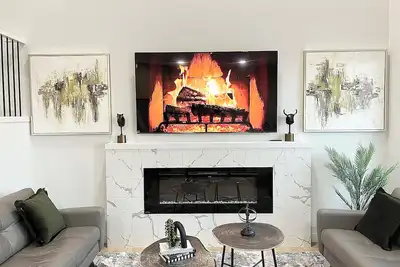 Image de Auggies Place: New Luxury Urban Retreat! Sleeps 10