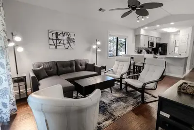Image de Cypress Bay Little River 2br Local Getaway + Pool! | Cypress Bay Ee15