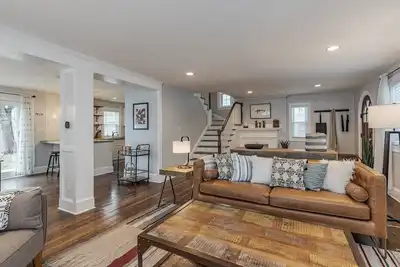Image de Charming home • 1 mile to Nd • Families Welcome