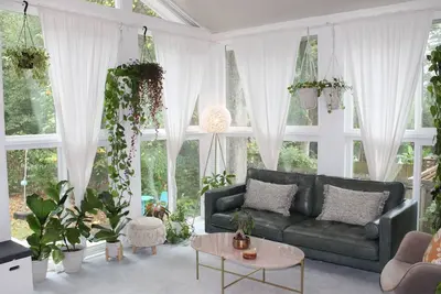 Image de 15 Minutes to Mercedes- Benz Stadium, Charming Sunroom, Pets Welcome, close to Food and Drinks
