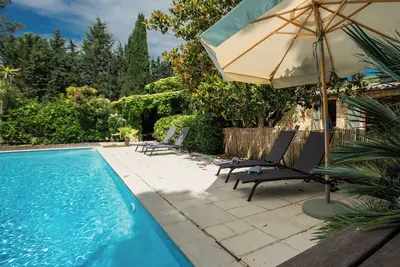 Image de Maison de charme en pierre avec clim et piscine