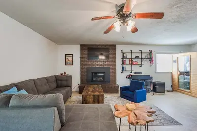 Image de City Center Charm: Pet-Friendly 1-Br with Sauna