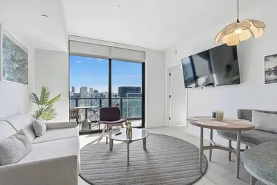 Image de Partial Oceanview | Gym, Spa, Walk to Bayside