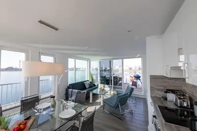 Image de Haus im Meer - Schwimmendes Haus, Dachterrasse, Waschmaschine, Finn. Sauna