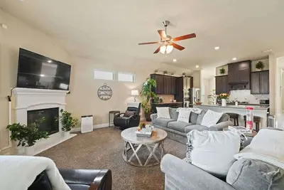 Image de Family retreat with Pool Access