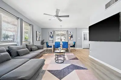 4. 3 miles from Downtown Phoenix