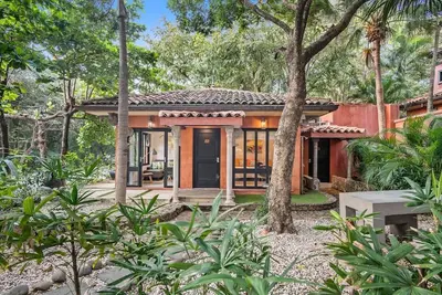 Image de Casita + Studio across the street from the beach