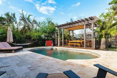Image de Manatee Manor by Beach Boutique Rentals