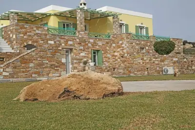 Image de Olea Suite Syros offers unique sea views in a house with parking and Wi-Fi. \n