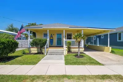 Image de 1931 Beachside Bungalow, one block from beach and boardwalk!