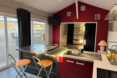 Image de Dépendance 45m2 tout équipée agréable et calme\nAnimaux de compagnie acceptés.