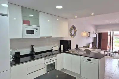 Image de Casa Feliz 2 Slaapkamer 2 Badkamer Gelijkvloers Appartement met Zwembad