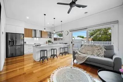 Image de Stylish Soldiers Hill Retreat