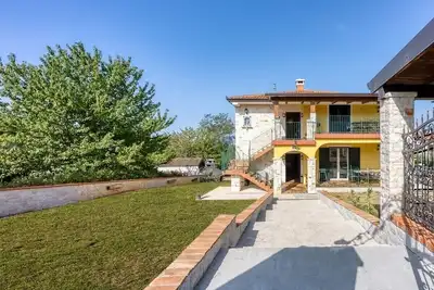 Image de Ivana in Karpijan / Three-Bedroom A2 with Balcony