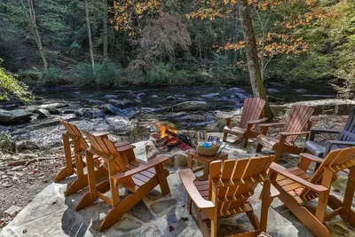 Image de Rushing Rapids at IttaBena Lodge, hot tub, 4/3. 5 waterfronting trout paradise