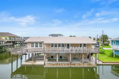 Image de The Great Dane | Canal-Front w/ Private Boat Dock