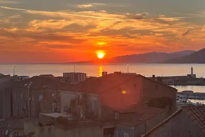 Appartement moderne centre ville dans immeuble ancien 5 mn des plages