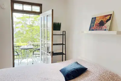 Image de Joli studio vintage ensoleillé avec balcon  au coeur du Plateau Mont-Royal