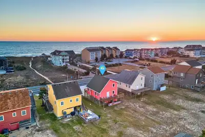 Image de Semi-oceanfront Nags Head home w/ ocean views, hot tub, & large backyard!
