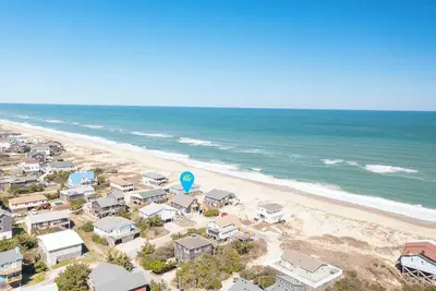 Image de Semi-oceanfront home just steps from the sand w\/ hot tub & game room!