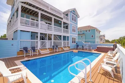 Gorgeous pet-friendly oceanside home w/ pool, hot tub, & elevator!
