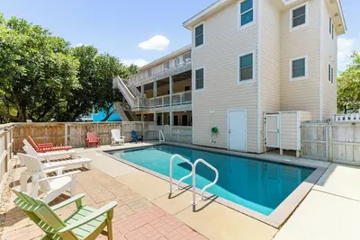 Image de Spacious pet-friendly oceanside Duck home w/ pool and hot tub!