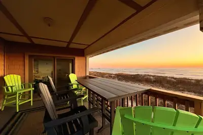 Image de Pet-friendly oceanfront condo w/ community pool and incredible views!