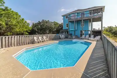 Spacious oceanside 5br Corolla home w/ a private pool!