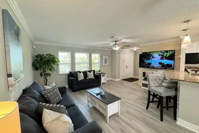 Image de Charming 3br/2ba Venice center located, screened/heated pool