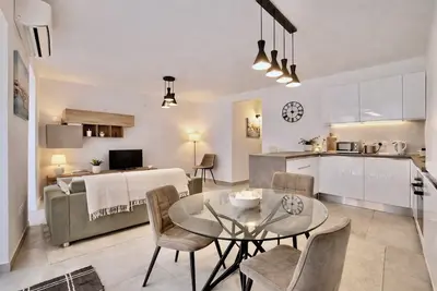 Image de 6th Floor Conveniently located Apartment