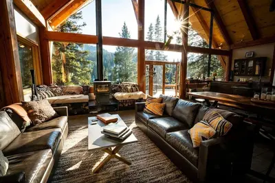 Image de Tranquil 4-bedroom lodge in Front Royal with Ac, WiFi