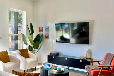 Image de Beautiful, Cozy, Contemporary 4br near Downtown Dallas\n