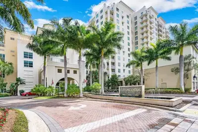 Image de 1-bedroom condo at Luxury Casa Costa \" The Aqua Iii\" Resort Style Living!