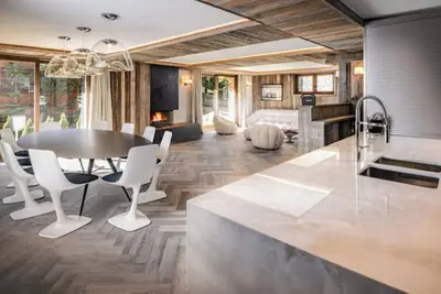 Image de Ours Rouge- Beautiful Chalet in Meribel Village