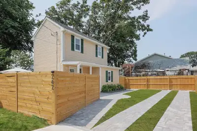 Image de Cozy 2-Bedroom Home: Modern Amenities, WiFi, and Ac—3 Blocks from Pier Village