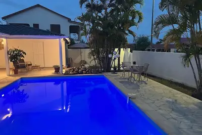 Image de Chambre Studio confort, plein centre, accès piscine, idéal pour couple