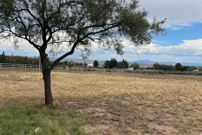 Image de Red Rustic Ranch in Lovely Paulden!