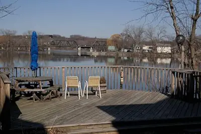 Image de Tranquil direct waterfront 3-bedroom flat in quiet Troy neighborhood with WiFi