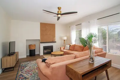 Image de Beautifully Updated San Tan House of Serenity✨- Free WiFi, Game Room, Sleeps 10