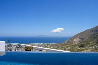 Image de Exquisite Santorini Villa | Villa Pius | 2 Bedrooms | Children Older than 12y are Allowed | Breathtaking Sea Views | Outdoor Dining Area | Furnished Sun Terrace | Private Outdoor Plunge Pool | Pyrgos