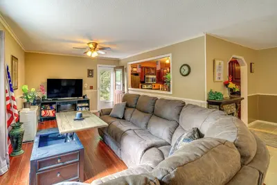 Image de Fire Pit & Mountain Views: Quiet Sparta Getaway