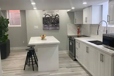 Image de Luxurious & upscale basement apartment
