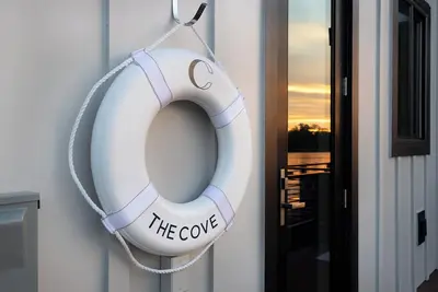 Image de Clarity at The Cove - Charming 2-bedroom houseboat in Wilmington, North Carolina