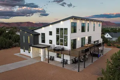 Image de Indoor Sports Court, Pool, Hot tub, Sleeps 30+, Amazing Views!
