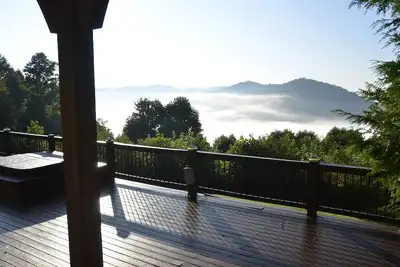 Image de Beautiful High End Home on the Mountain Top in Sugar Grove, Nc