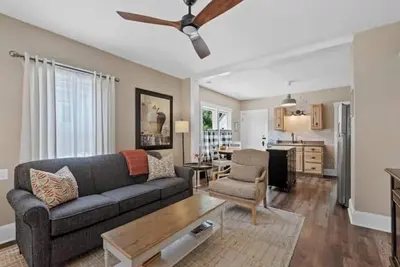 Image de Charming duplex walkable to historic downtown Cedarburg